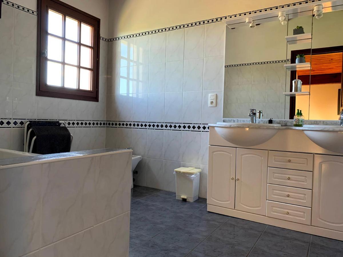 Location d'une maison typique du Pays Basque Caro  Extérieur photo